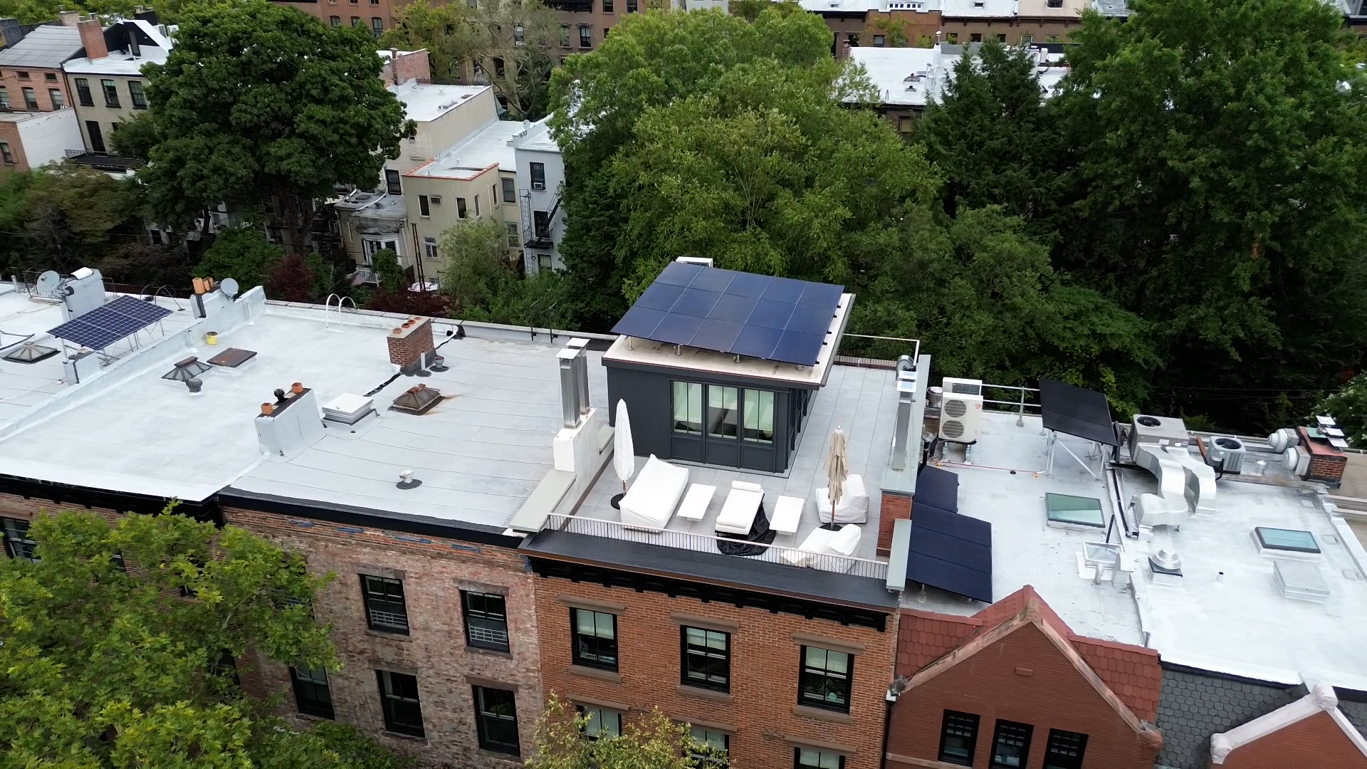 A 6kW system for a renovated landmarked property in Cobble Hill. This was a collaboration with Brooklyn Studio.